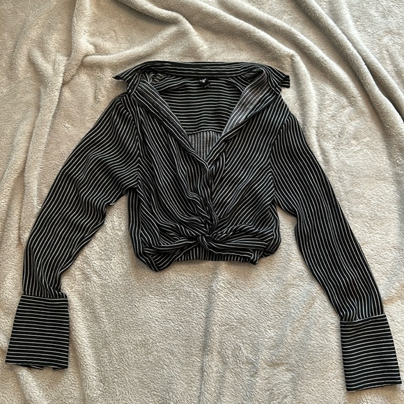 Windsor Cropped Button Up Top - Picture 1 of 3